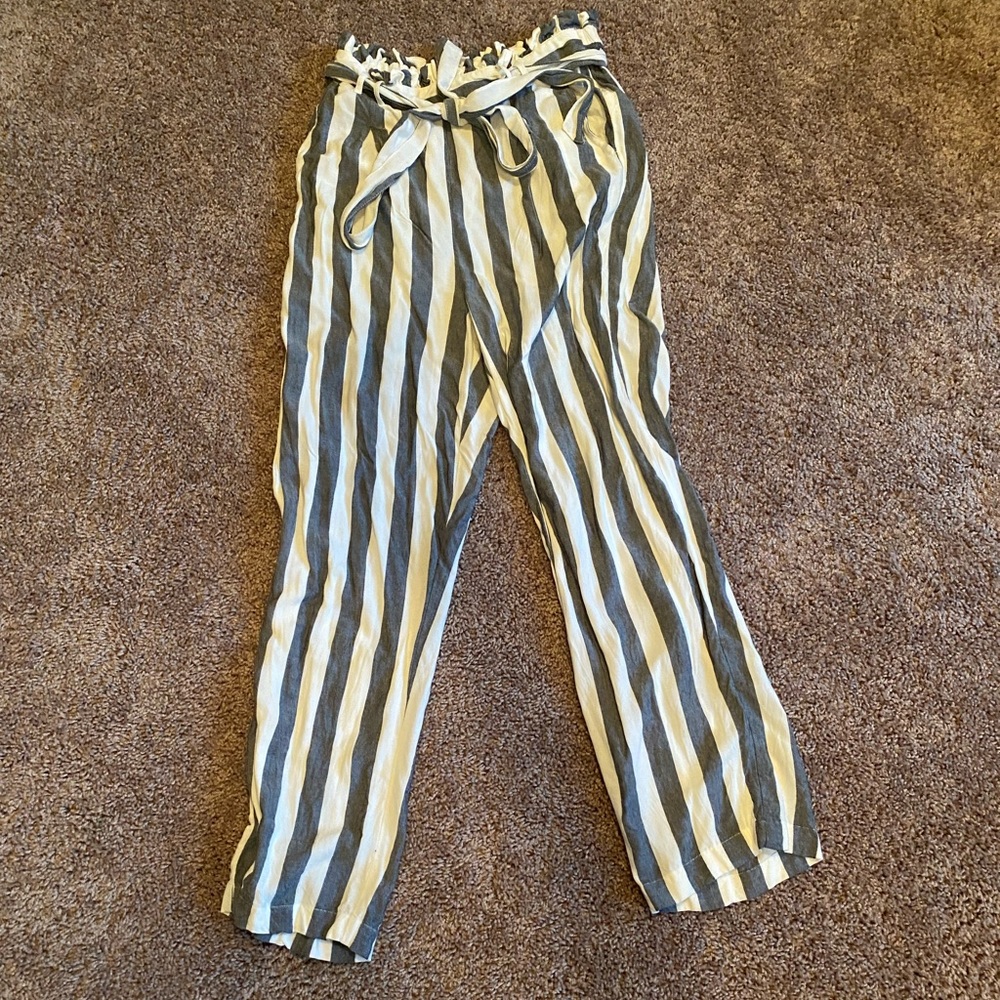 American Eagle cute dressy pants. Very soft.